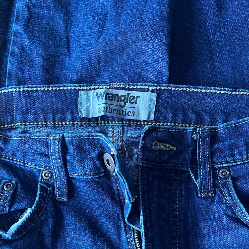 Wrangler Men's Deep Blue Relaxed Jeans